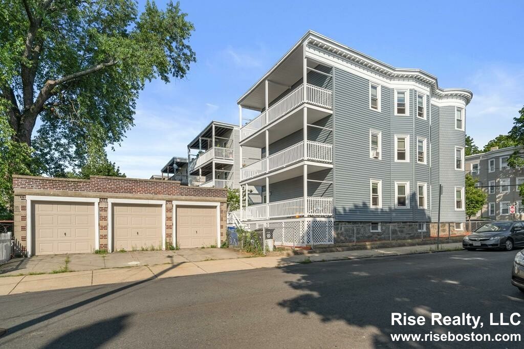 3 bed, 1 bath apartment for rent at 55 Easton Unit 2, Allston