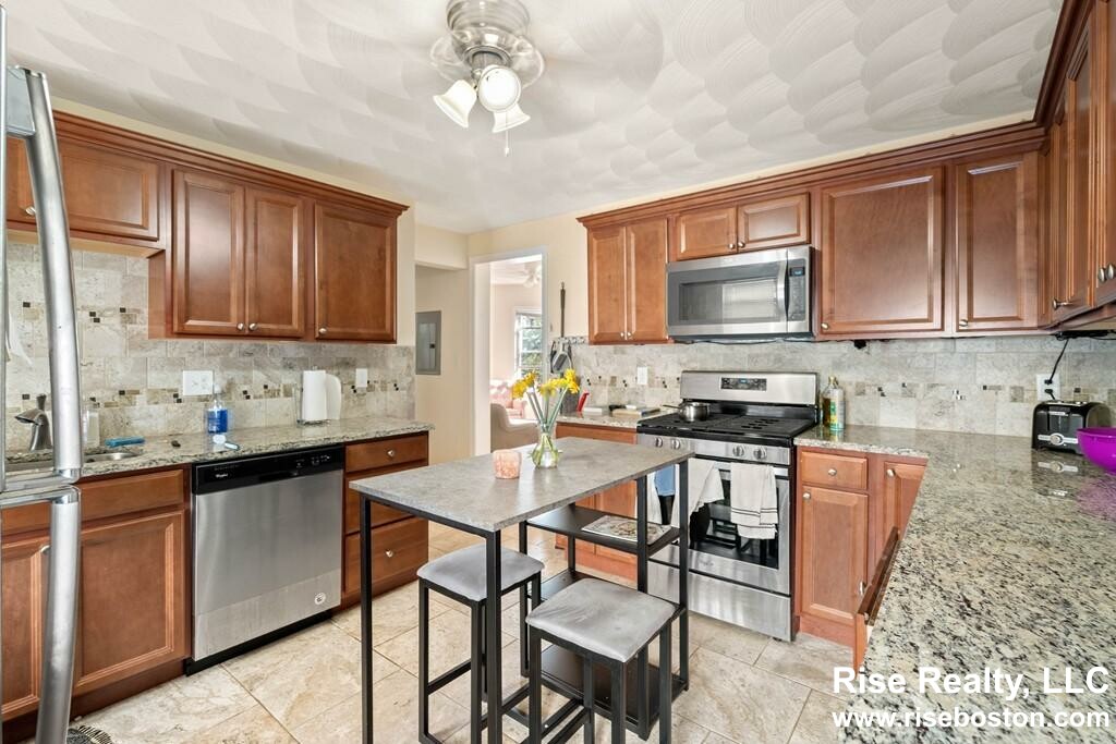 3 bed, 1 bath apartment for rent at 55 Easton Unit 2, Allston — photo 2 of 16