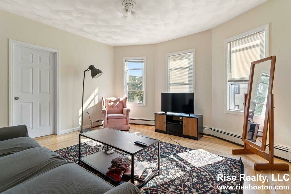 3 bed, 1 bath apartment for rent at 55 Easton Unit 2, Allston — photo 6 of 16