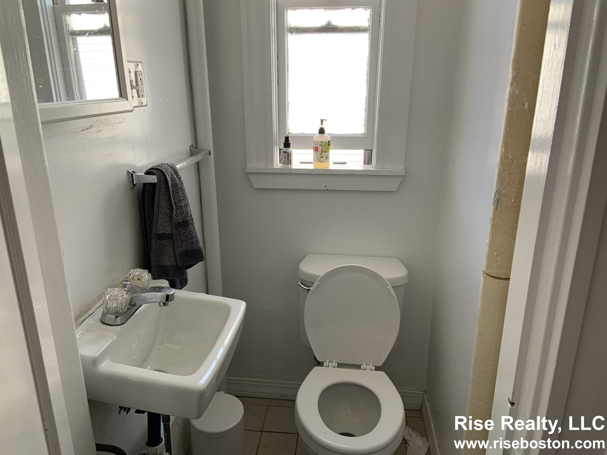 6 bed, 2.5 bath apartment for rent at 21 Gerald Rd Unit House, Brighton — photo 10 of 15