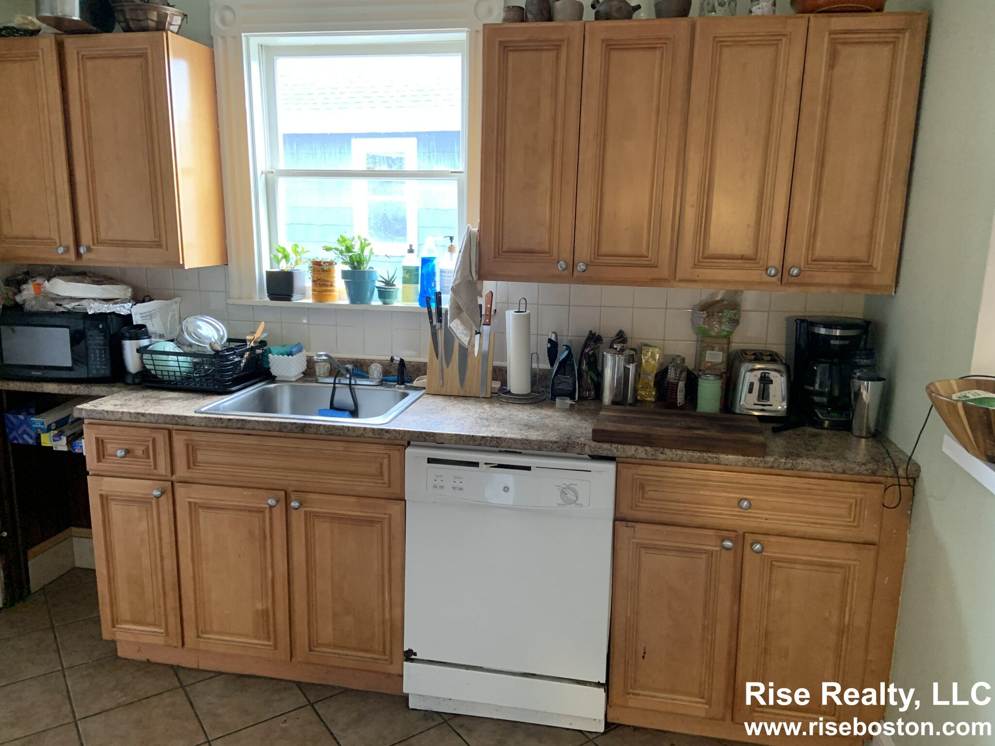 4 bed, 2 bath apartment for rent at 3 Appianway, Allston — photo 9 of 12