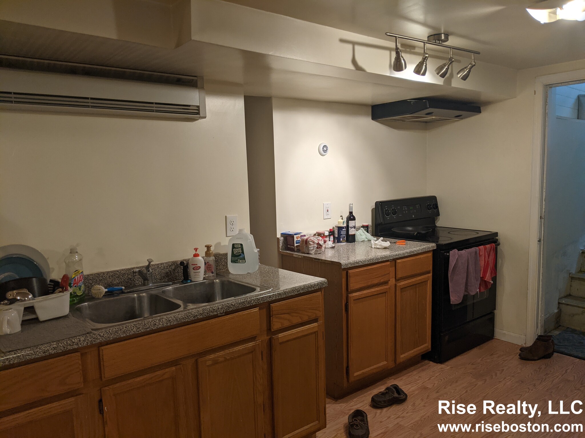 3 bed, 1 bath apartment for rent at 92 Thorndike St Unit B, Coolidge Corner — photo 10 of 15