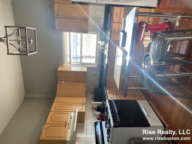 2 bed, 1 bath apartment for rent at 3 Dane St Unit 2, Somerville — photo 2 of 5