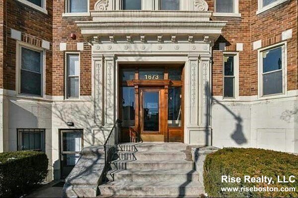 1673 Commonwealth, Brighton