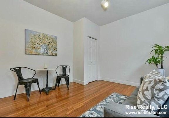 1673 Commonwealth, Brighton