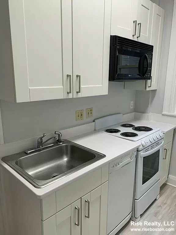 1673 Commonwealth, Brighton