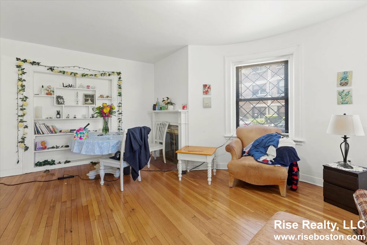 1462 Commonwealth Ave, Brighton