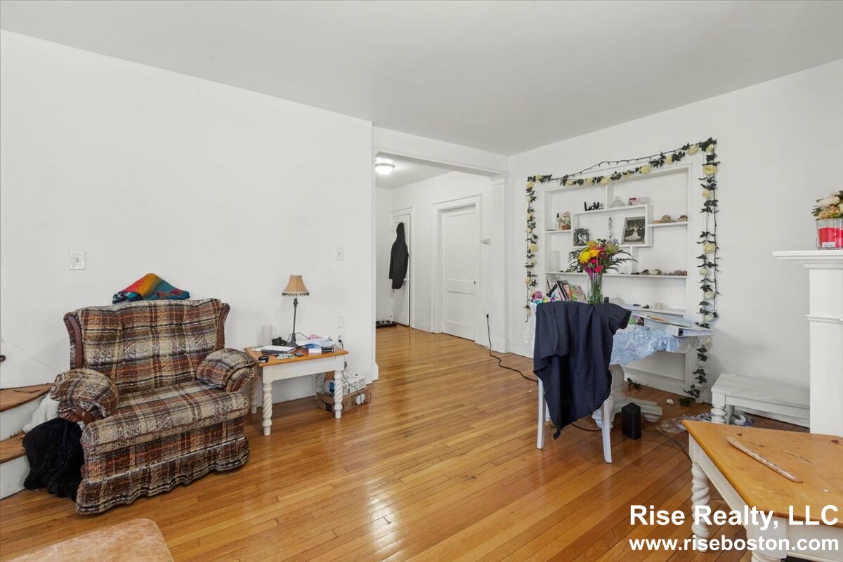 1462 Commonwealth Ave, Brighton