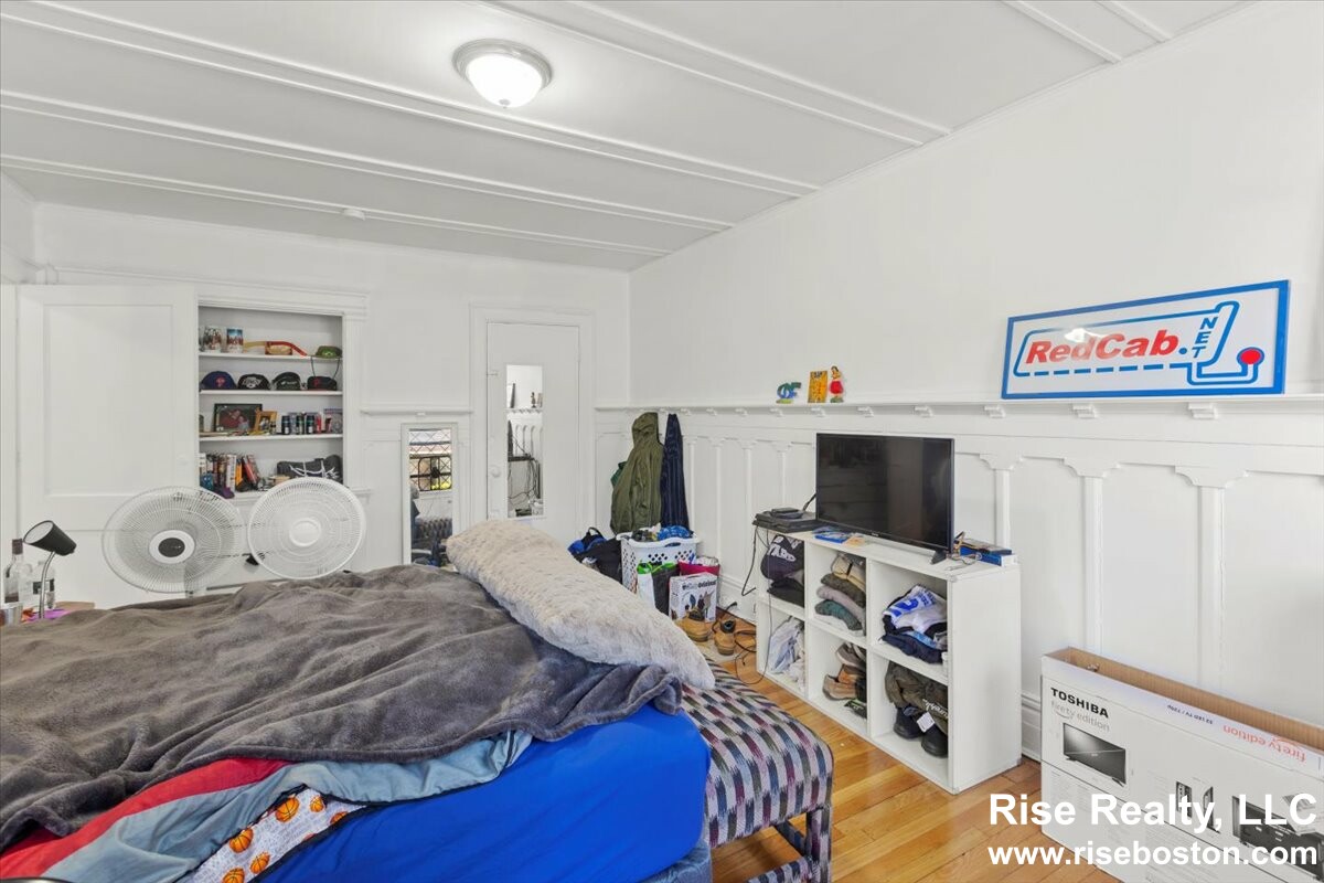 1462 Commonwealth Ave, Brighton