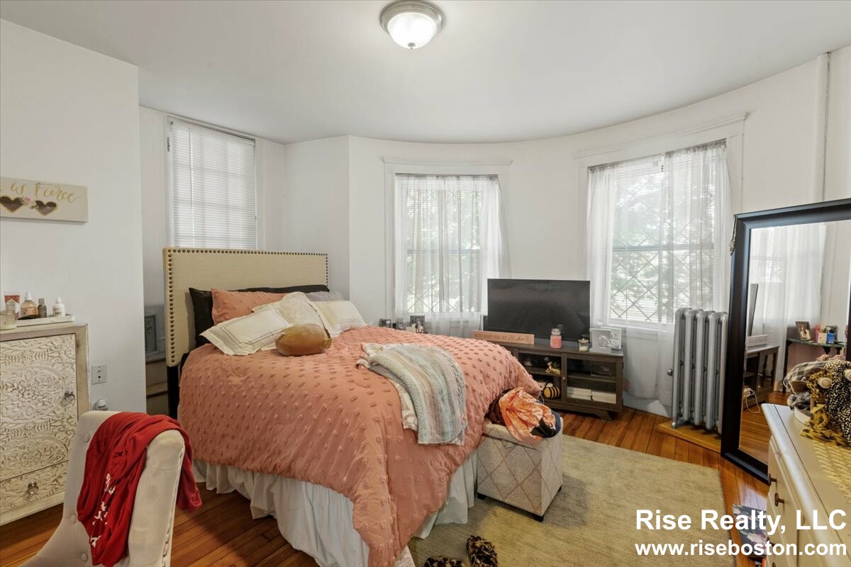 1462 Commonwealth Ave, Brighton