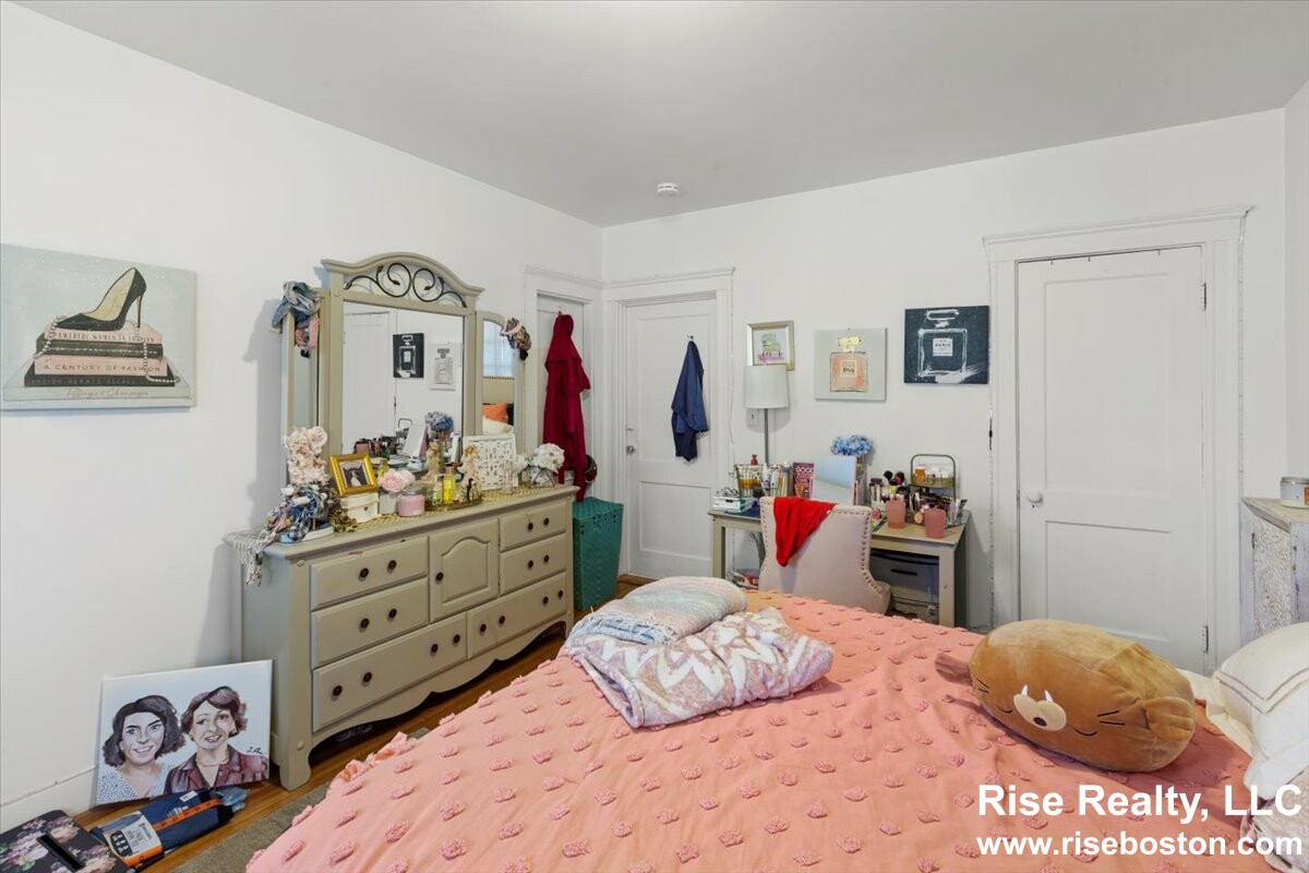 1462 Commonwealth Ave, Brighton