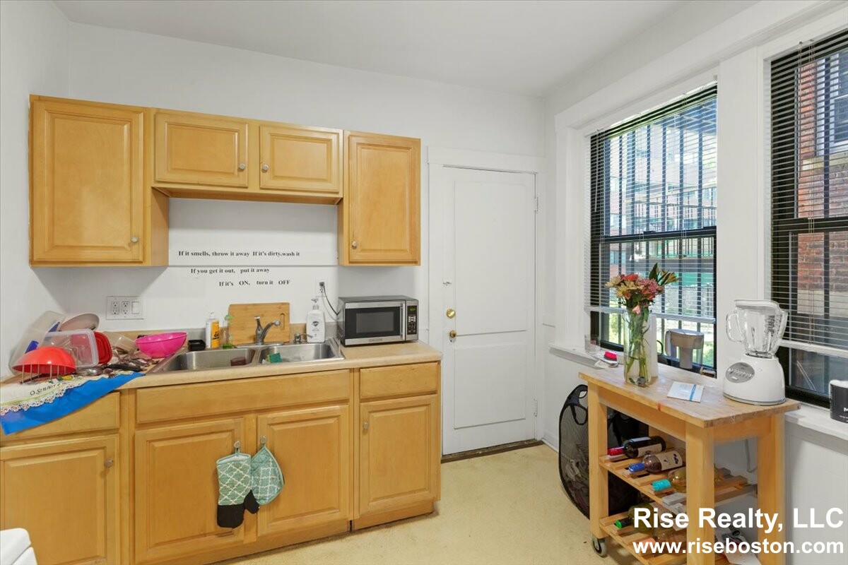 1462 Commonwealth Ave, Brighton