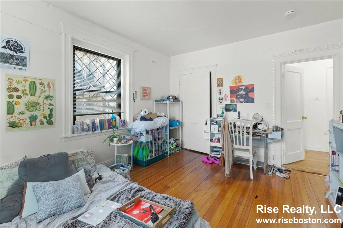 1462 Commonwealth Ave, Brighton