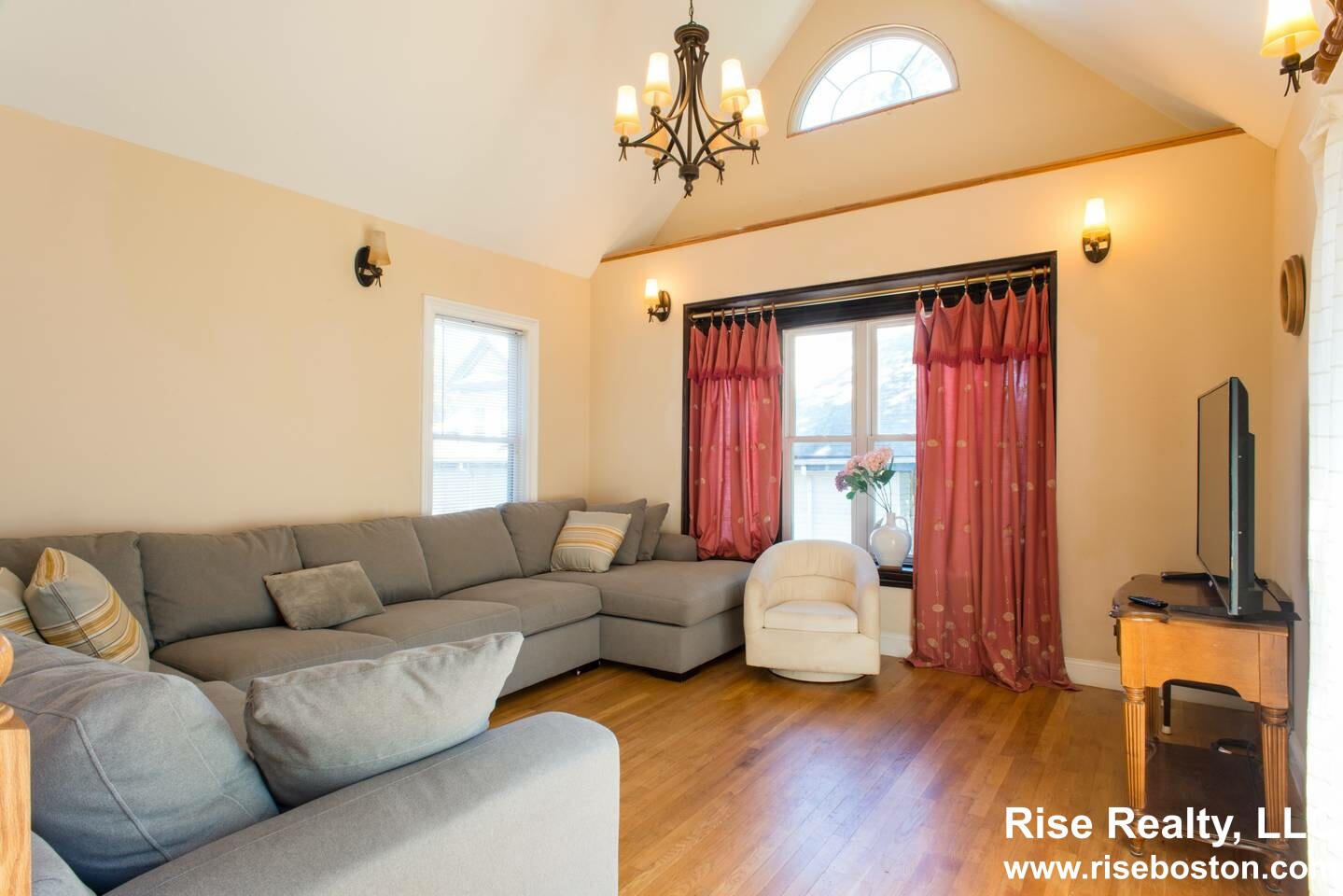 74 Georgia St, Roxbury