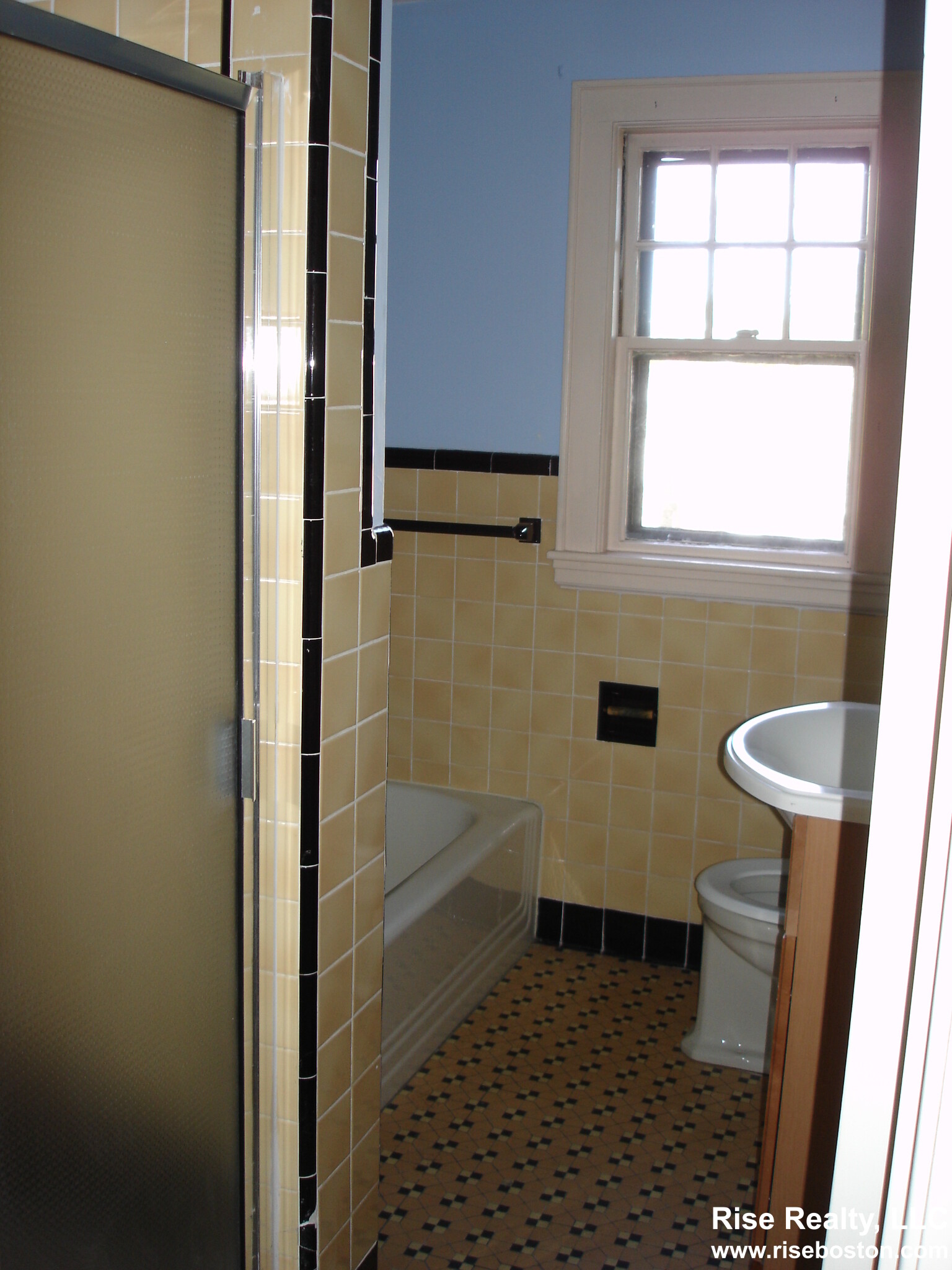 3 bed, 1 bath apartment for rent at 26 Radnor Rd Unit 1, Brighton — photo 8 of 14