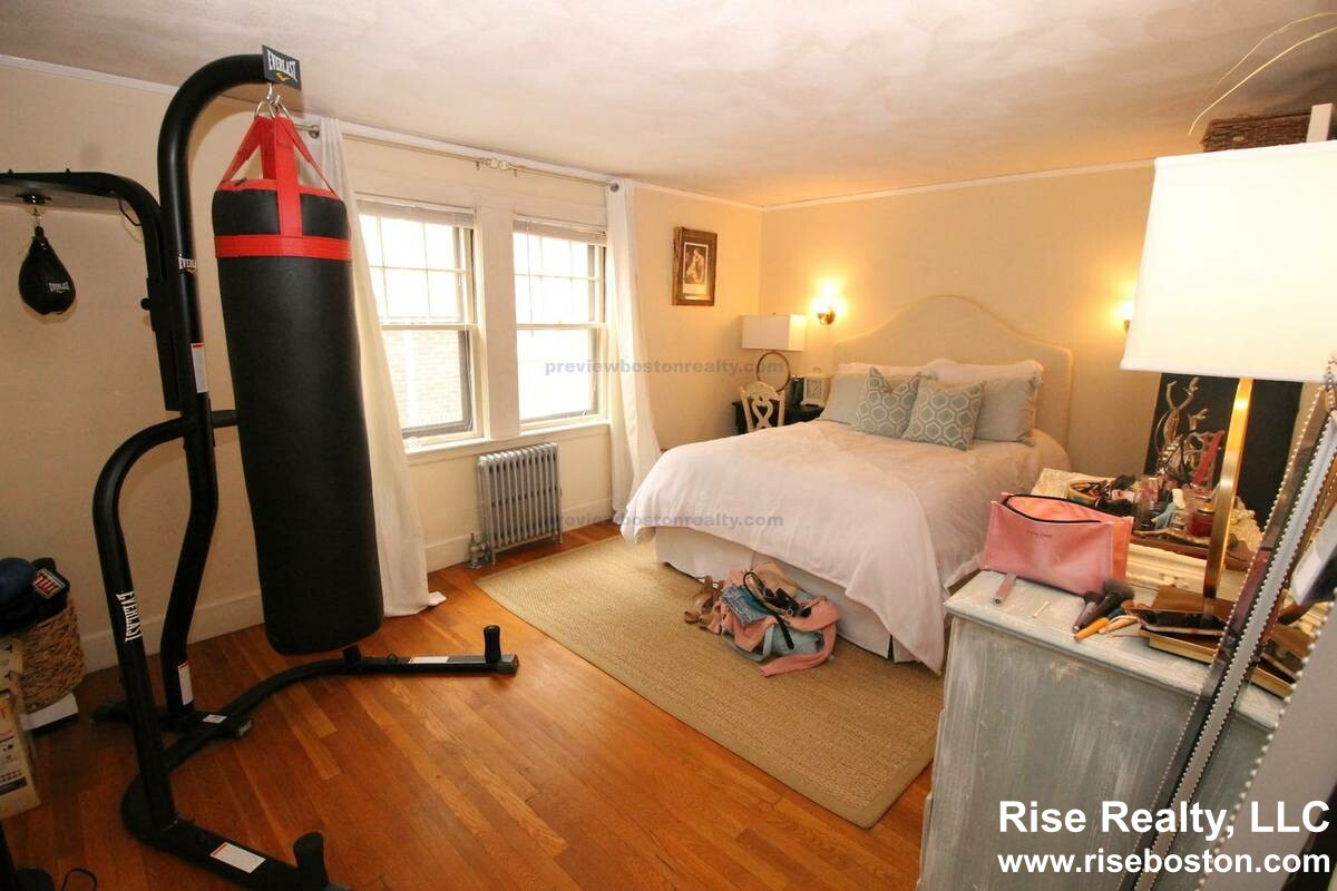 3 bed, 1 bath apartment for rent at 26 Radnor Rd Unit 1, Brighton — photo 10 of 14