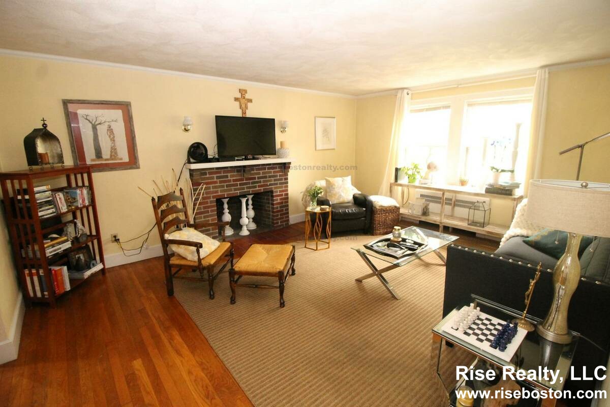 3 bed, 1 bath apartment for rent at 26 Radnor Rd Unit 1, Brighton — photo 4 of 14
