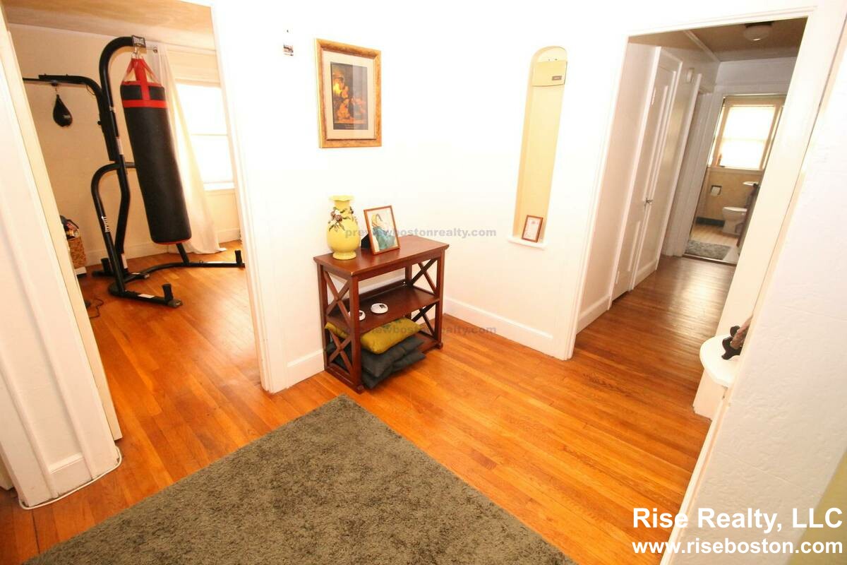 3 bed, 1 bath apartment for rent at 26 Radnor Rd Unit 1, Brighton — photo 3 of 14
