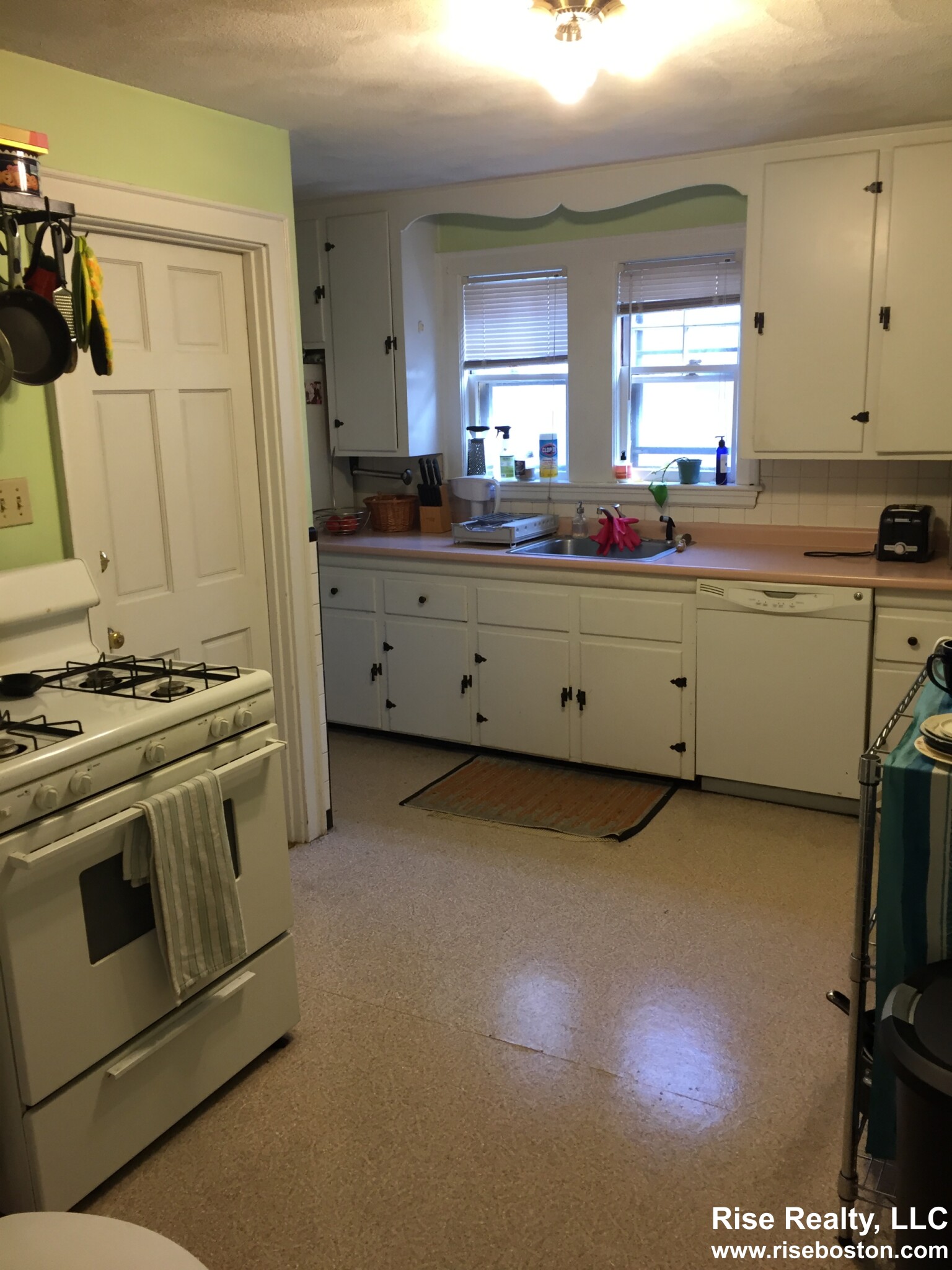 3 bed, 1 bath apartment for rent at 26 Radnor Rd Unit 1, Brighton — photo 5 of 14