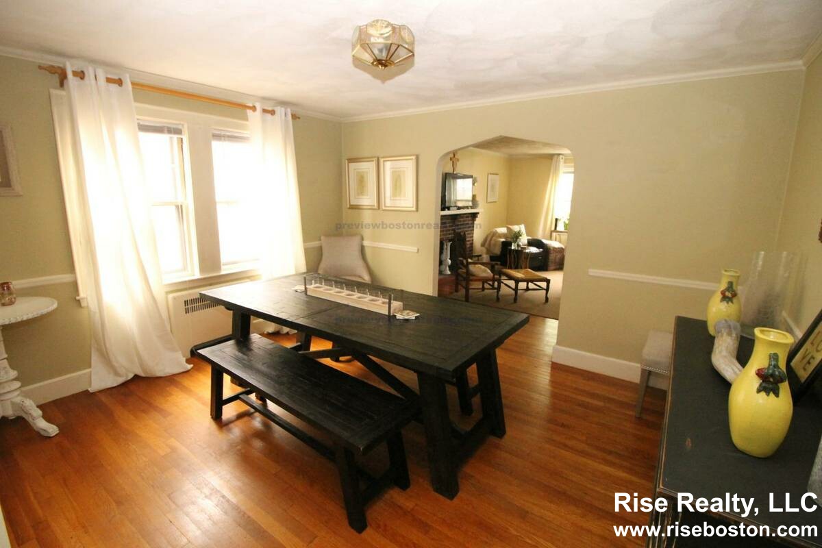 3 bed, 1 bath apartment for rent at 26 Radnor Rd Unit 1, Brighton — photo 2 of 14