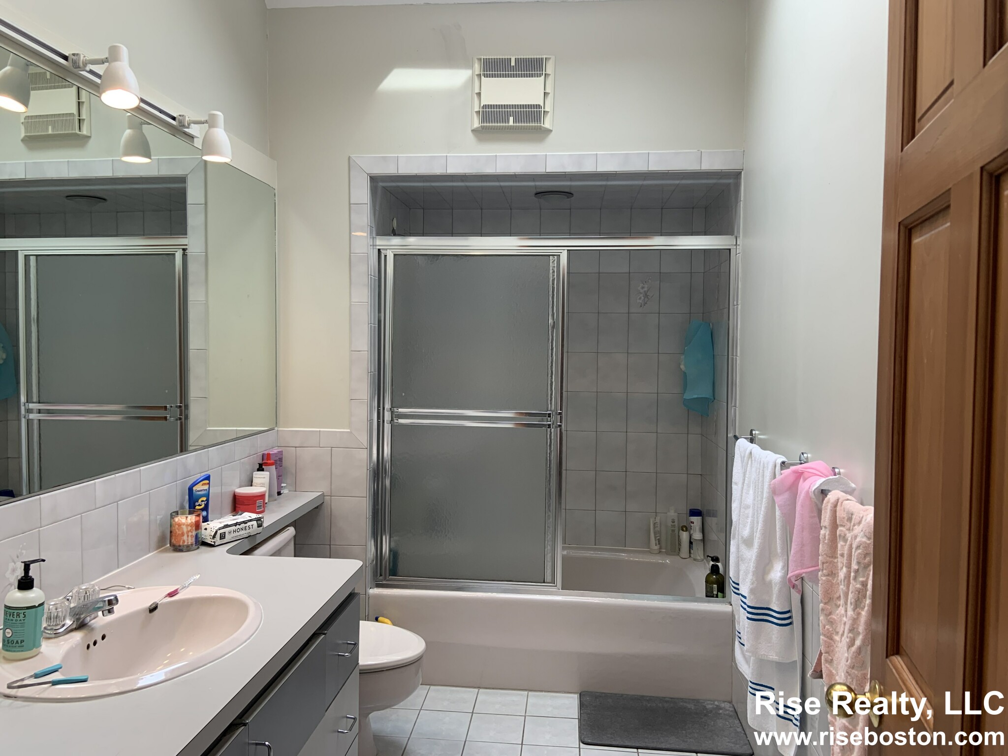 2 bed, 2 bath apartment for rent at 263 North Harvard St Unit Rear, Allston — photo 5 of 18