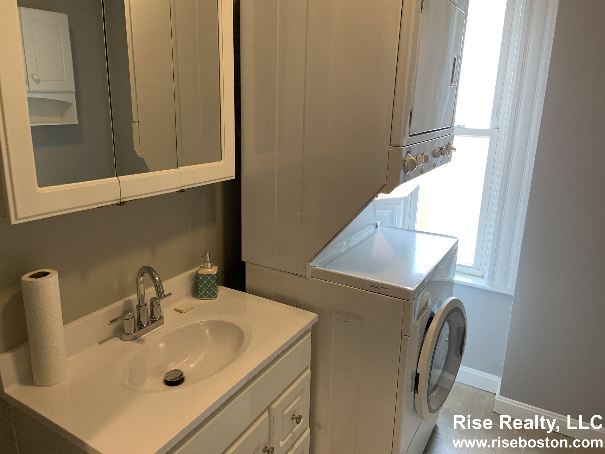 3 bed, 1 bath apartment for rent at 18 Raymond Unit 2, Allston — photo 8 of 10