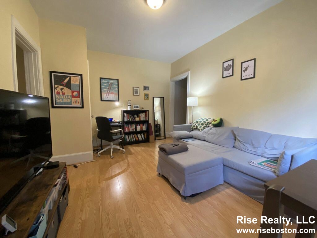 1 bed, 1 bath apartment for rent at 56 Park Vale Ave Unit 4, Allston — photo 1 of 4