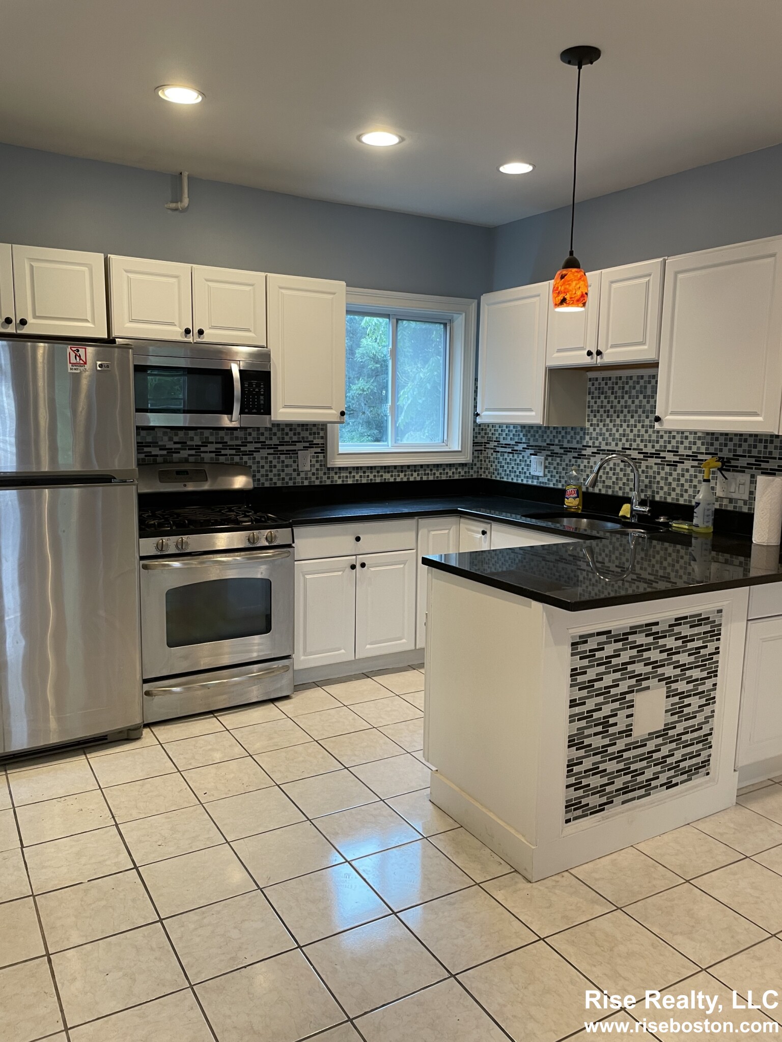 4 bed, 2 bath apartment for rent at 9 Reed St Unit 3, Cambridge — photo 1 of 19