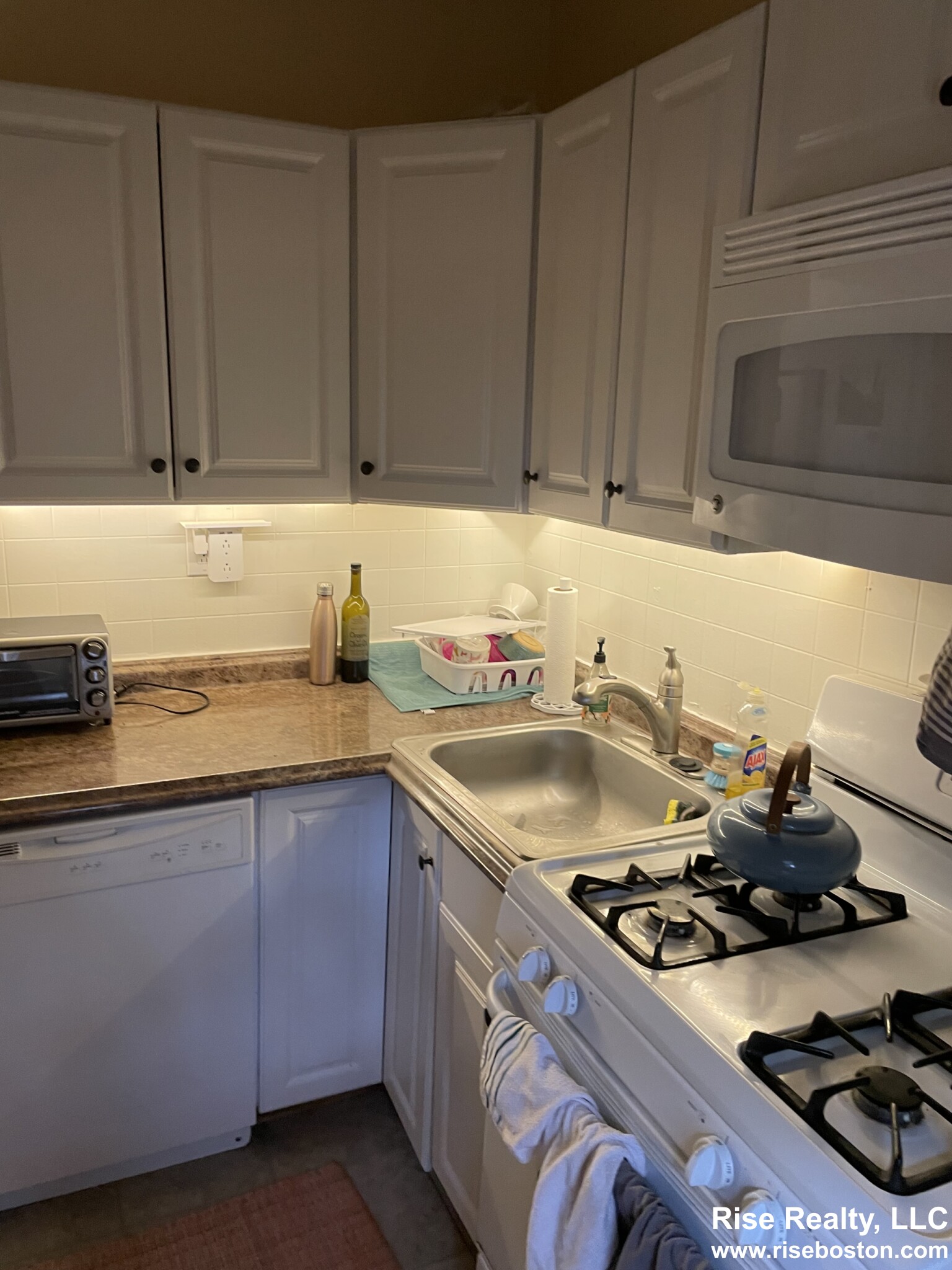 1 bed, 1 bath apartment for rent at 7 Reed St Unit 1, Mid Cambridge — photo 9 of 11