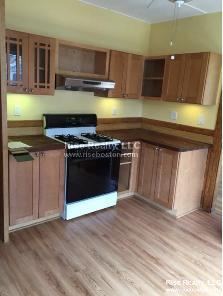 2 bed, 1 bath apartment for rent at 90 West Walnut Prk Unit 1, Boston — photo 4 of 6