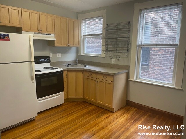 2 bed, 1 bath apartment for rent at 9 Magazine Unit C2, Central Square — photo 14 of 21