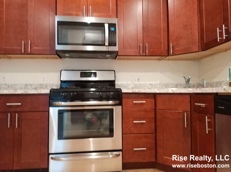 4 bed, 2 bath apartment for rent at 99 Calumet Unit 1A, Mission Hill — photo 2 of 7
