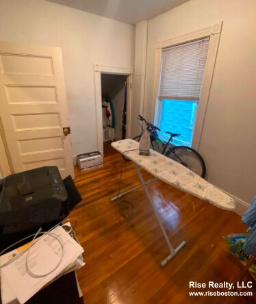 3 bed, 1 bath apartment for rent at 10 Sachem St Unit 1, Mission Hill — photo 4 of 9
