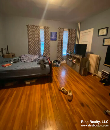 3 bed, 1 bath apartment for rent at 10 Sachem St Unit 1, Mission Hill — photo 2 of 9