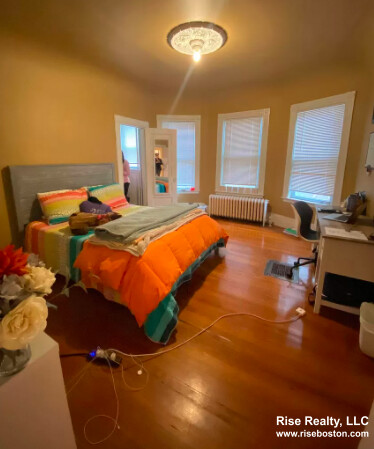 3 bed, 1 bath apartment for rent at 10 Sachem St Unit 1, Mission Hill
