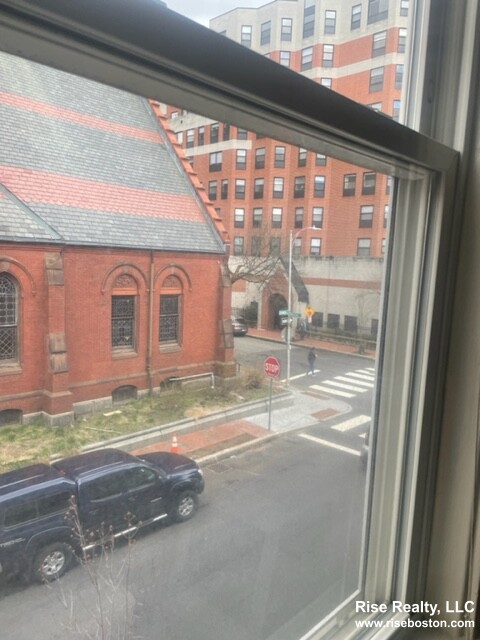 9 Magazine, Central Square