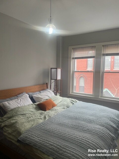 9 Magazine, Central Square