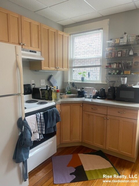 9 Magazine, Central Square