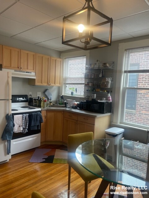 9 Magazine, Central Square