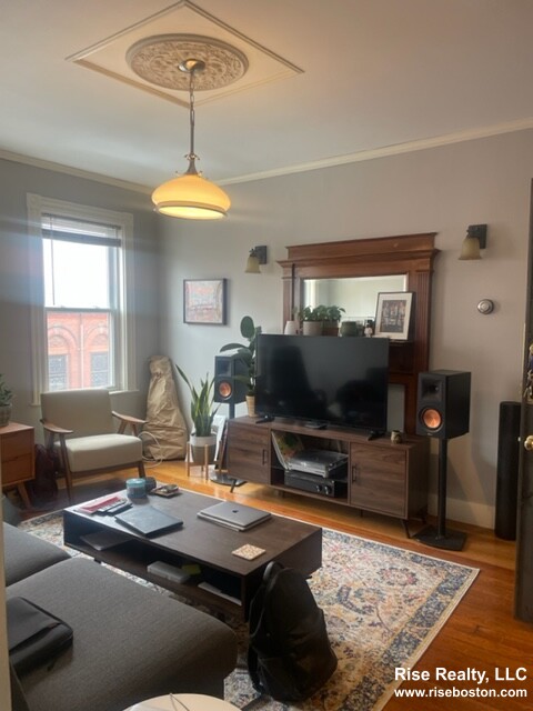 9 Magazine, Central Square