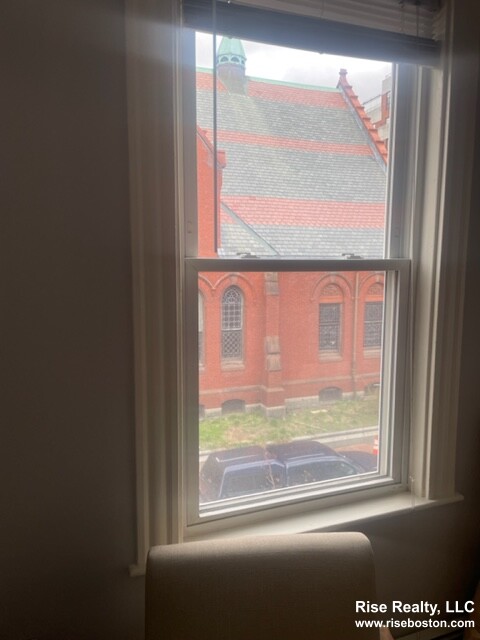 9 Magazine, Central Square