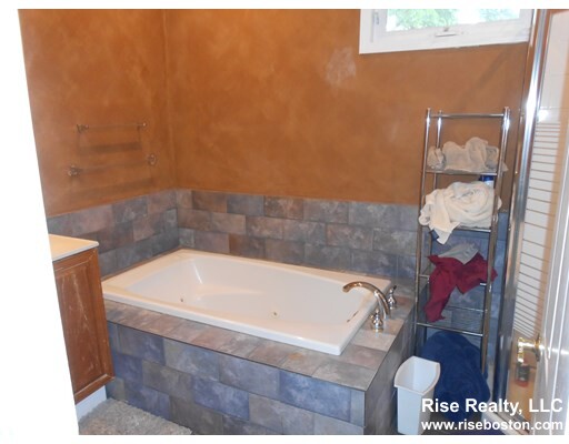 27R Albion St, Spring Hill