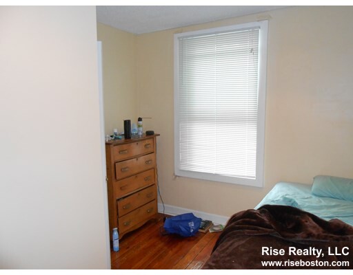 27R Albion St, Spring Hill