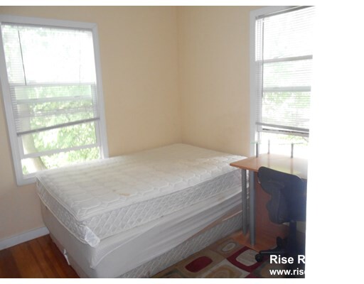 27R Albion St, Spring Hill