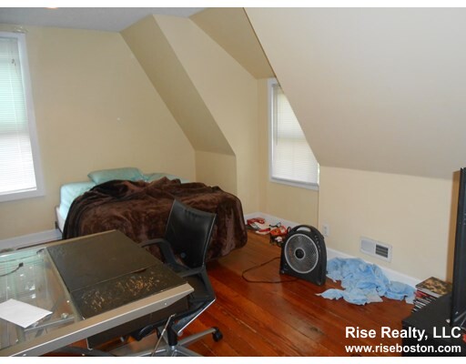 27R Albion St, Spring Hill