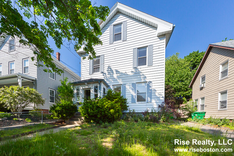 126 Monument St, Medford