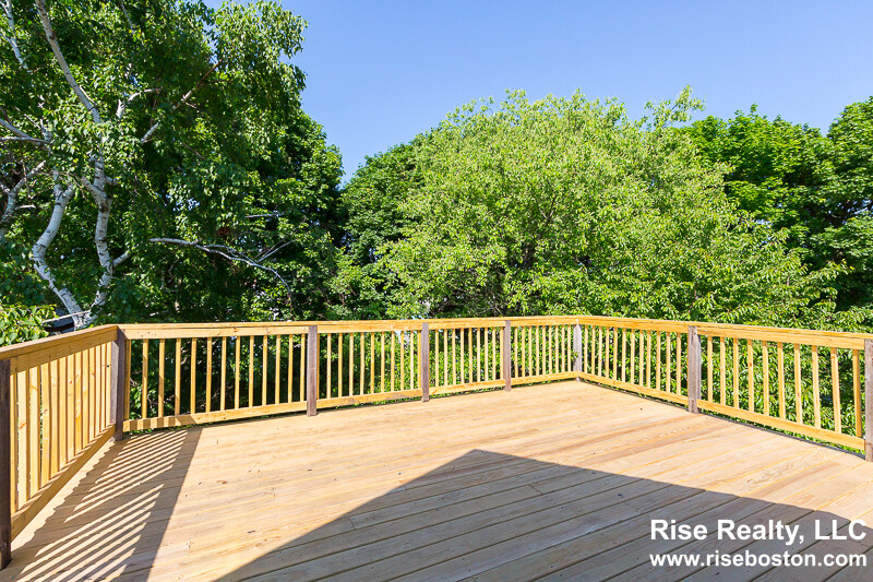 126 Monument St, Medford