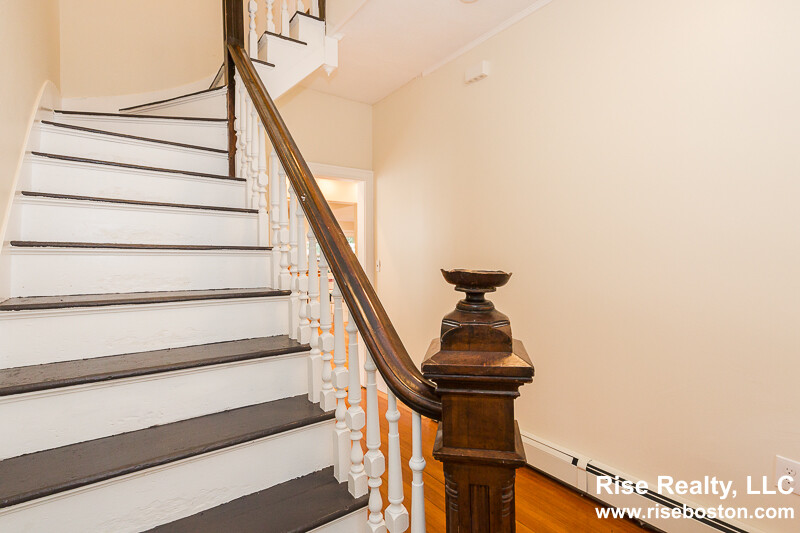 126 Monument St, Medford