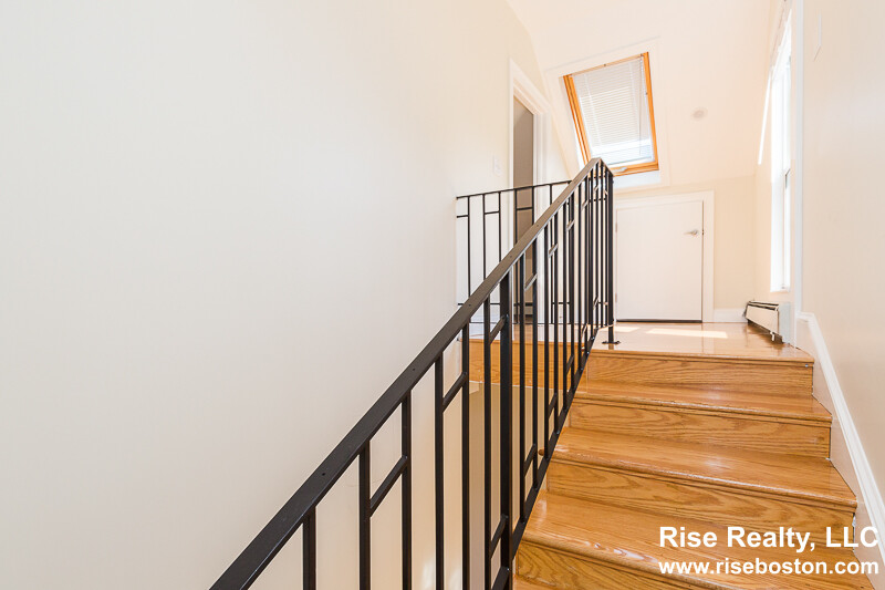 126 Monument St, Medford