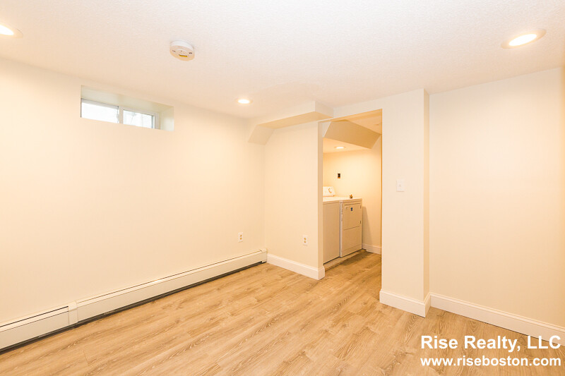 126 Monument St, Medford